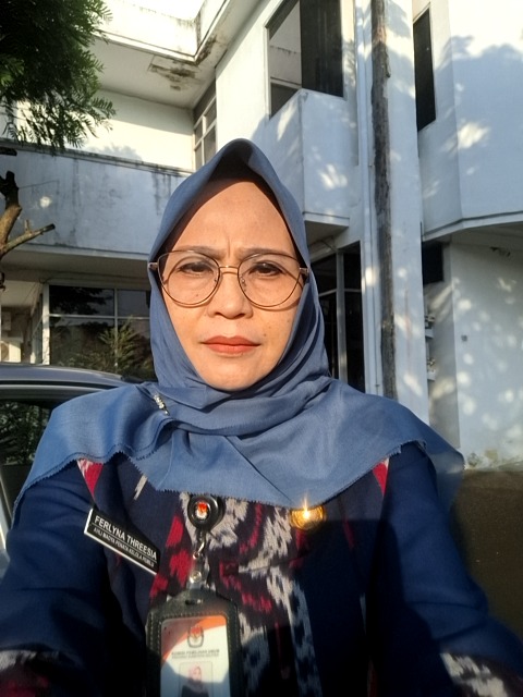 Hj. FERLYNA THREESIA, S.Pd, M.Si.